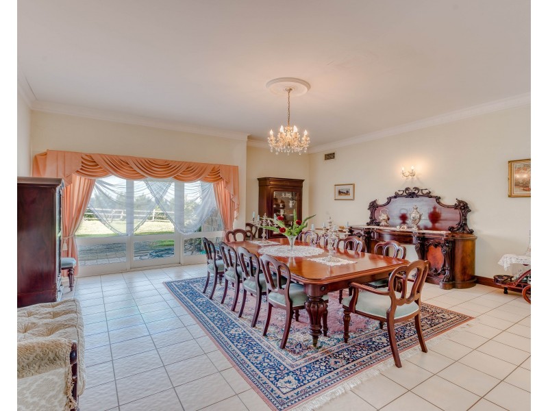 115 Mount View Close, Razorback NSW 2571