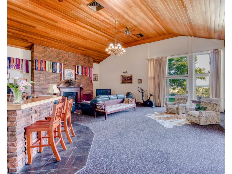 115 Mount View Close, Razorback NSW 2571