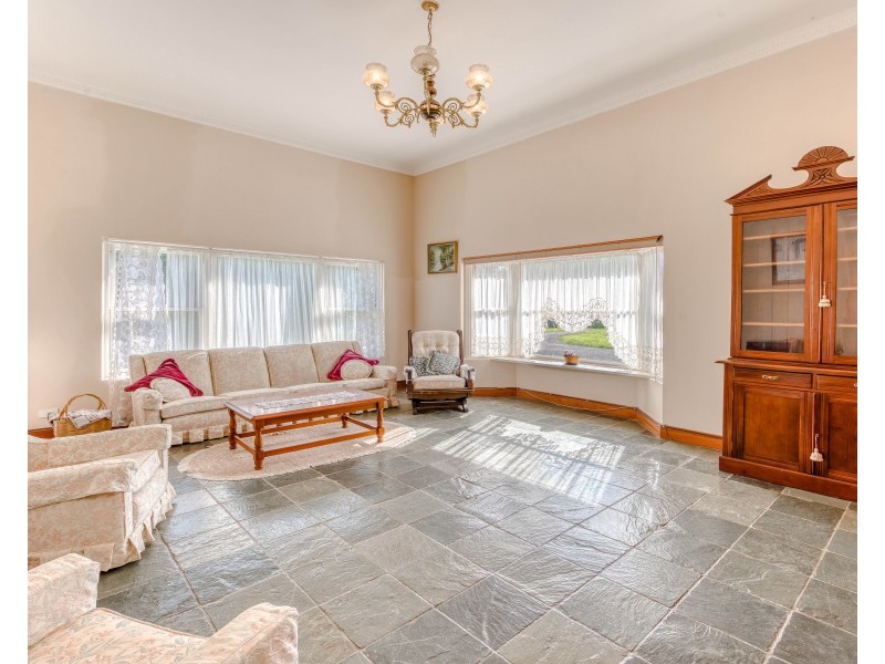 115 Mount View Close, Razorback NSW 2571