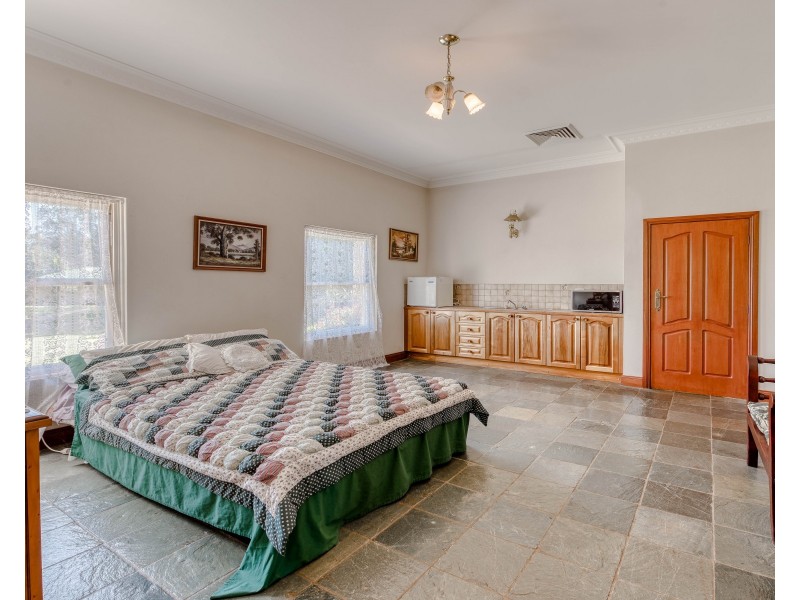 115 Mount View Close, Razorback NSW 2571