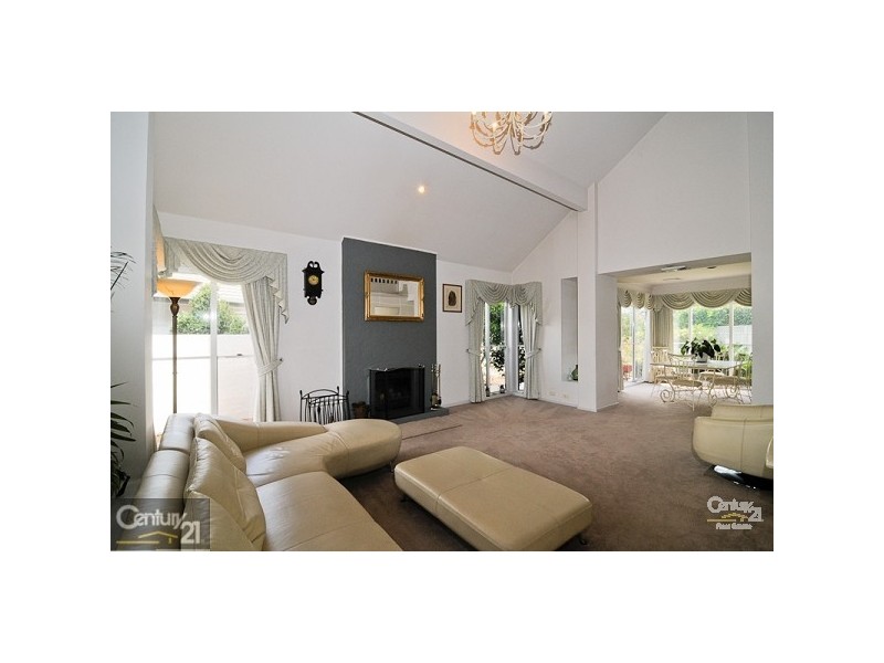 8 Killarney Court, Mcgraths Hill NSW 2756