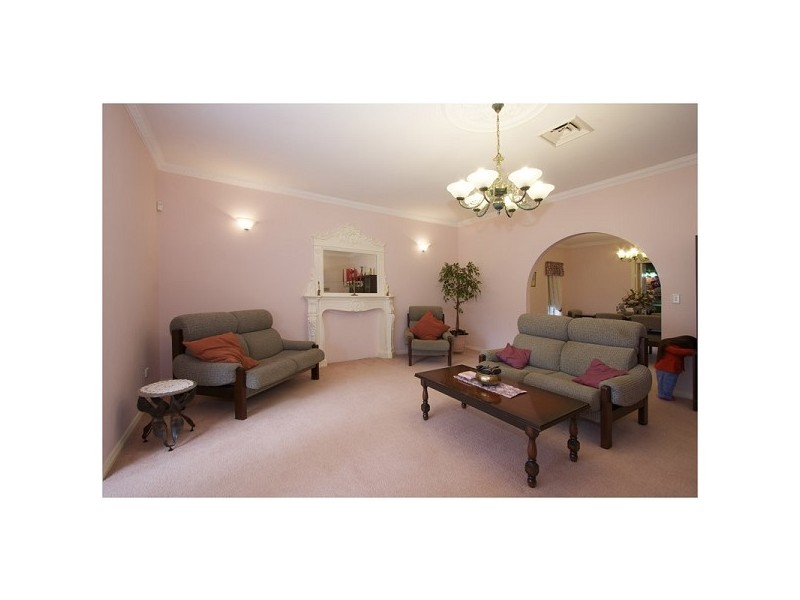 8 Willeroo Drive, Windsor Downs NSW 2756