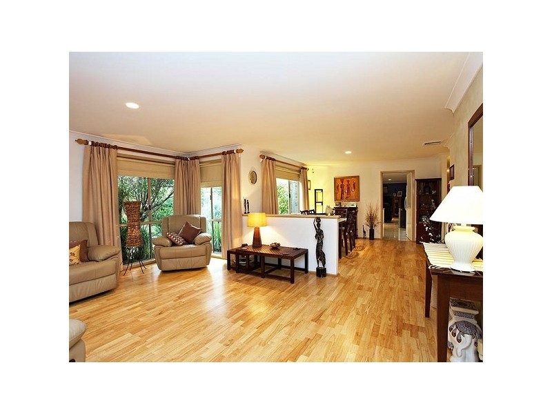 10 Killarney Crt, Mcgraths Hill NSW 2756