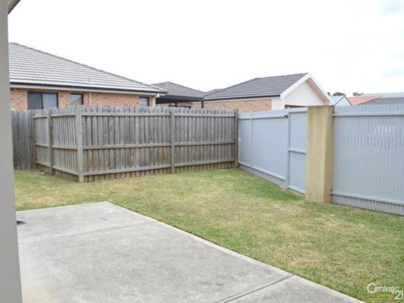 8 Seaton Street, Stanhope Gardens NSW 2768