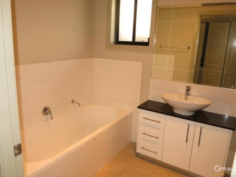 8 Seaton Street, Stanhope Gardens NSW 2768