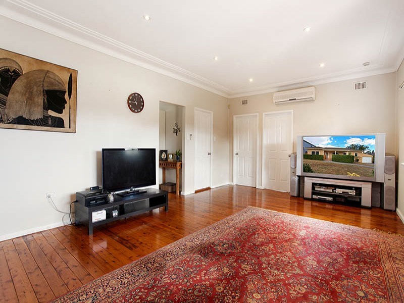 8 May Street, Constitution Hill NSW 2145