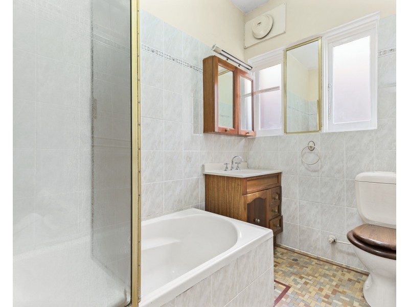 2/4 Bradly Avenue, Kirribilli NSW 2061