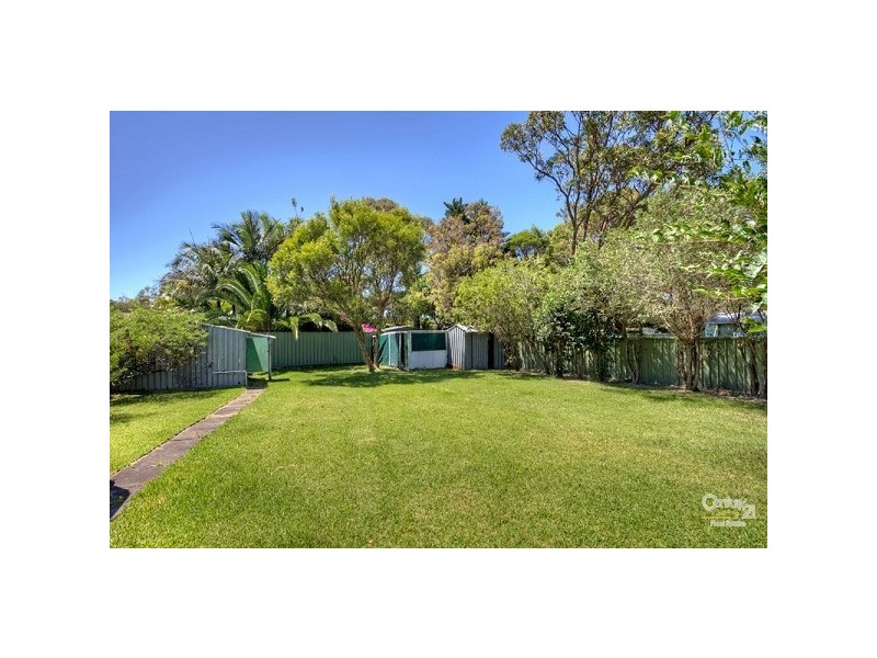 11 Clare Crescent, Berkeley Vale NSW 2261