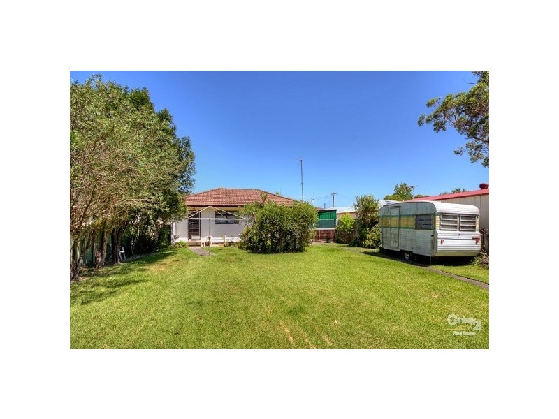 11 Clare Crescent, Berkeley Vale NSW 2261