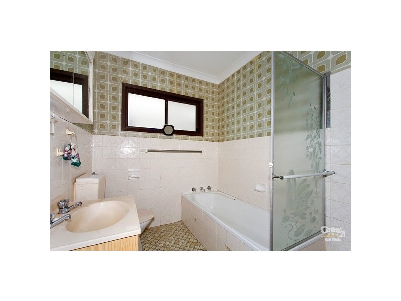 11 Clare Crescent, Berkeley Vale NSW 2261