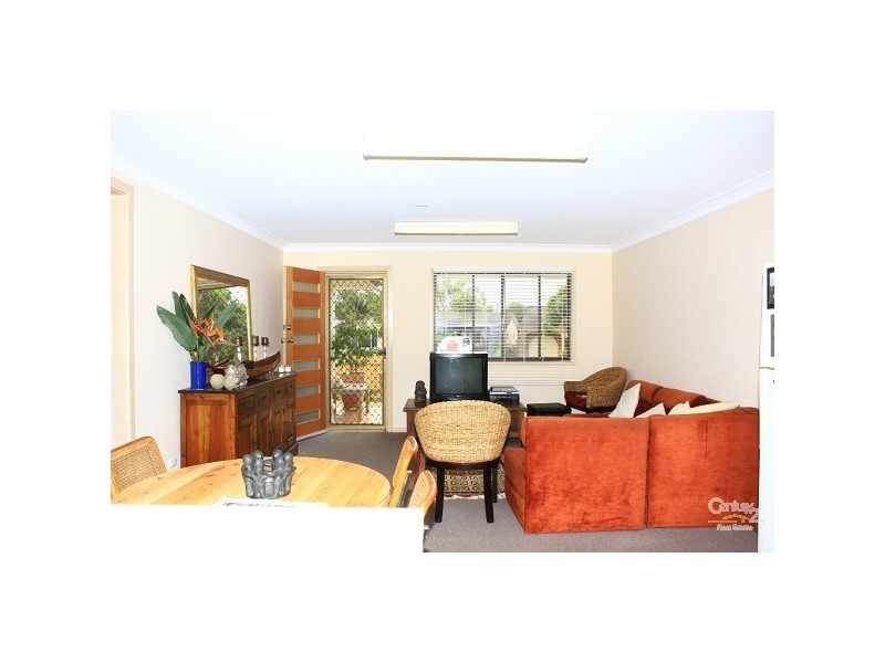 1/1 Papala Avenue, Bateau Bay NSW 2261