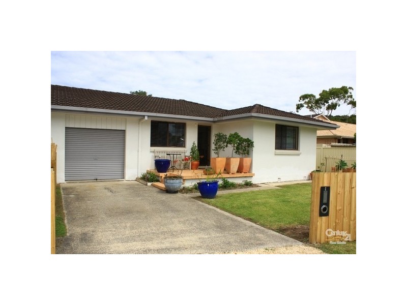 1/1 Papala Avenue, Bateau Bay NSW 2261