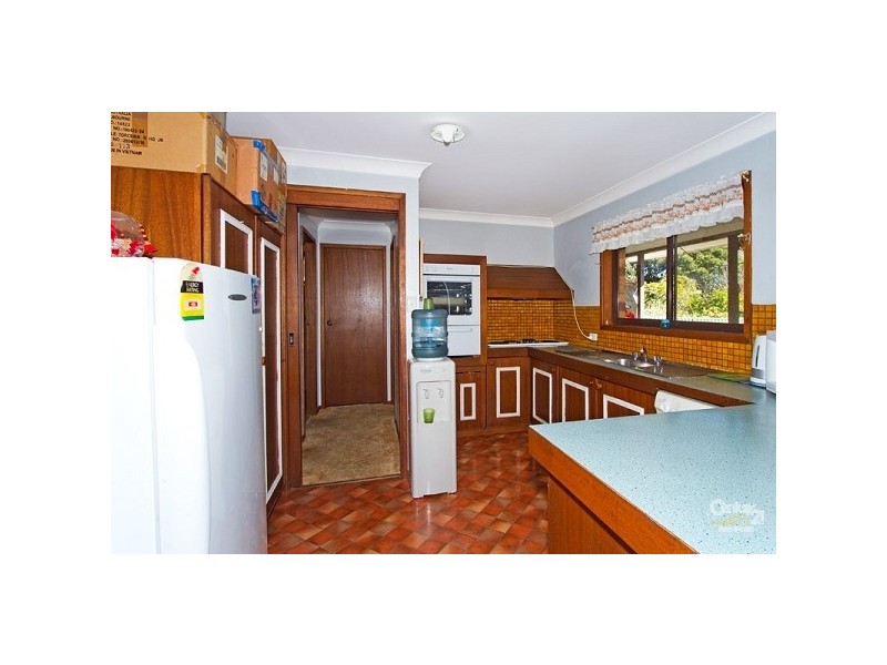 89 Brooke Ave, Killarney Vale NSW 2261