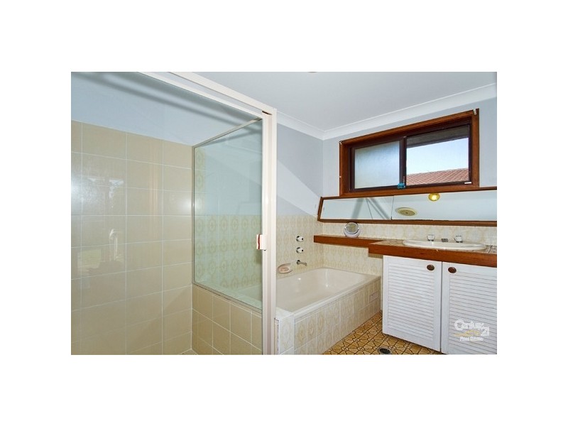 89 Brooke Ave, Killarney Vale NSW 2261