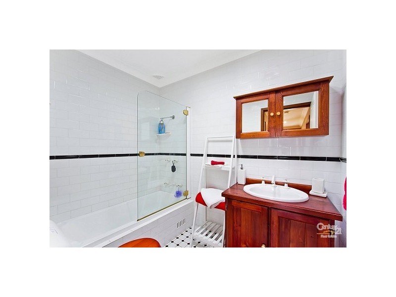 15 Elewa Avenue, Bateau Bay NSW 2261