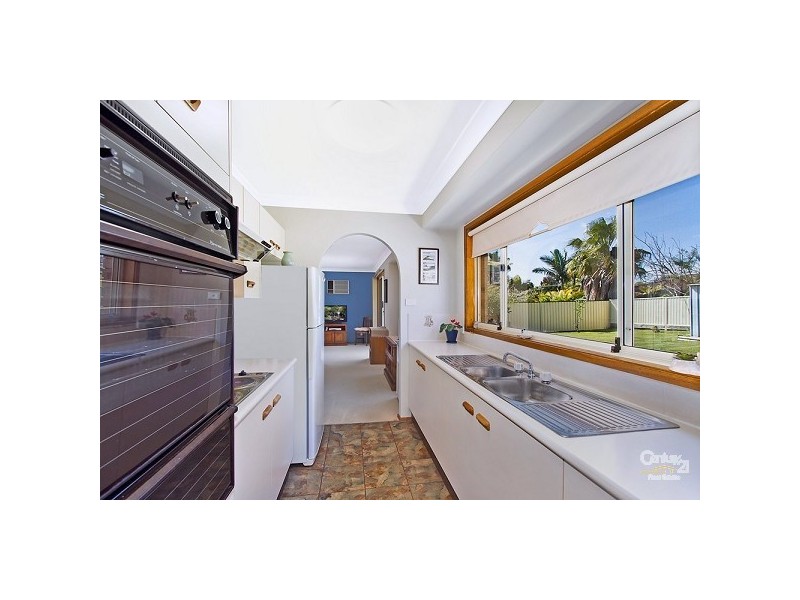 10 Sirius Avenue, Bateau Bay NSW 2261