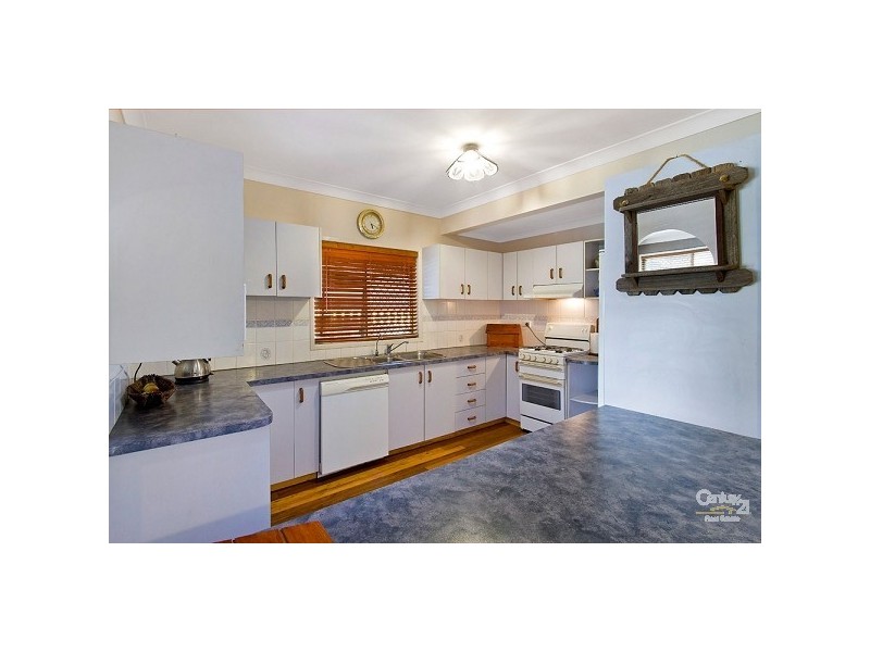 10 Tasman Avenue, Killarney Vale NSW 2261