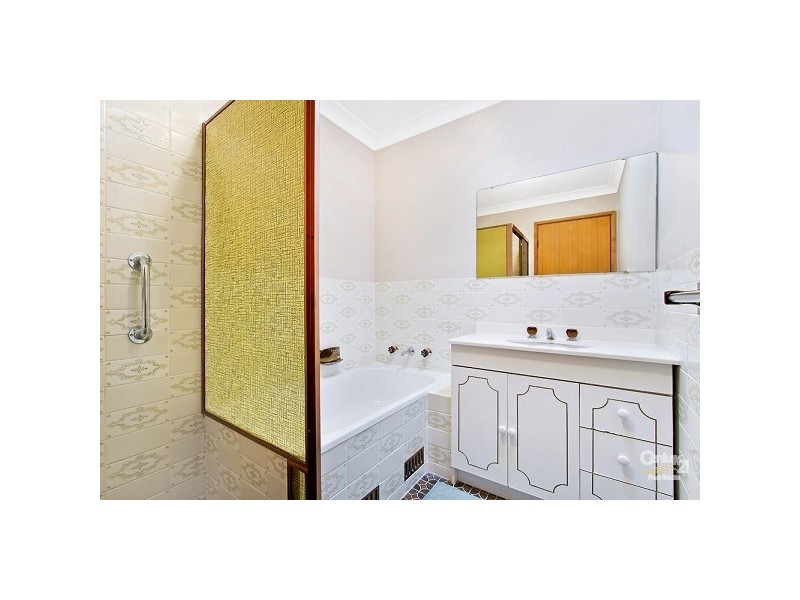 2/4 Bay Road, The Entrance NSW 2261