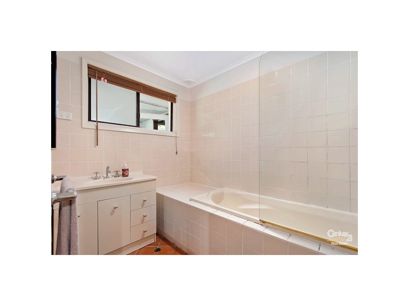 5 Loxley Close, Berkeley Vale NSW 2261