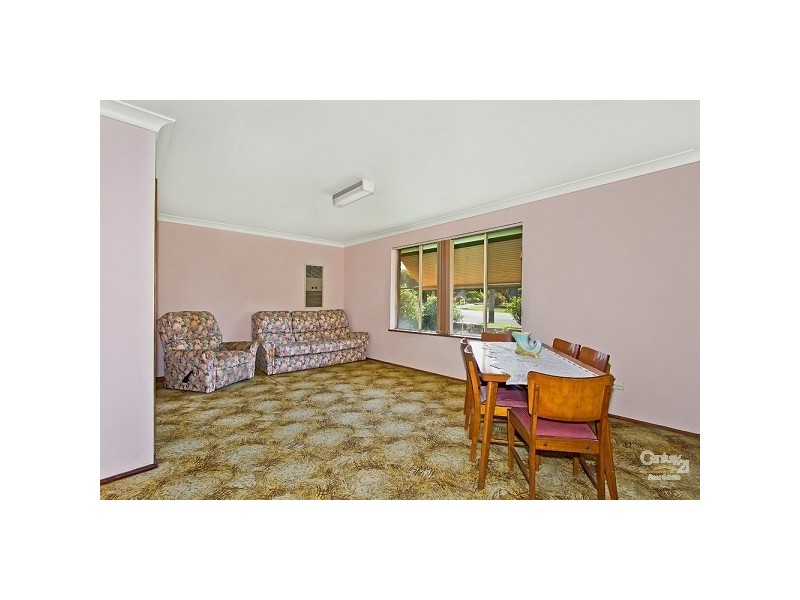 32 Dampier Blvde, Killarney Vale NSW 2261