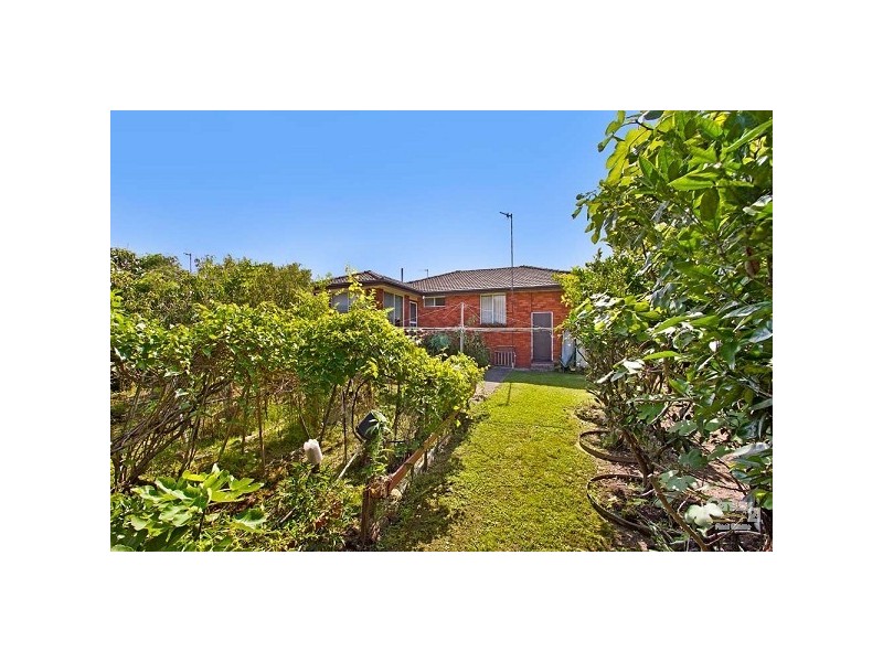 32 Dampier Blvde, Killarney Vale NSW 2261