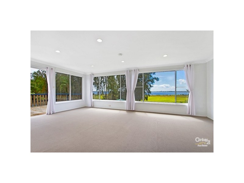 329 Lakedge Avenue, Berkeley Vale NSW 2261