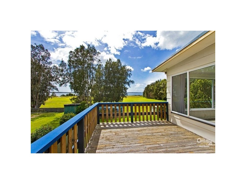 329 Lakedge Avenue, Berkeley Vale NSW 2261