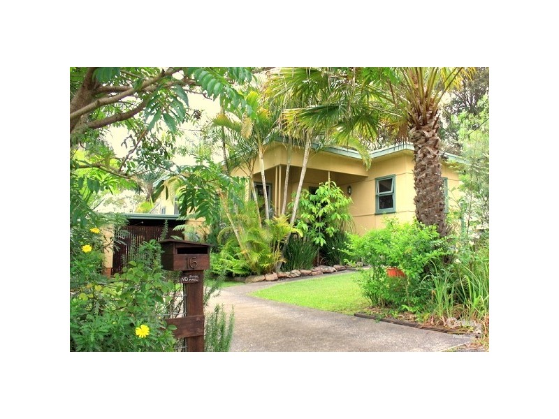 16 Elaine Avenue, Berkeley Vale NSW 2261