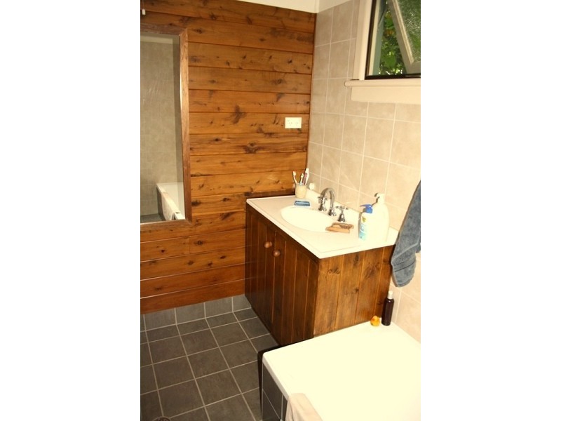 16 Elaine Avenue, Berkeley Vale NSW 2261