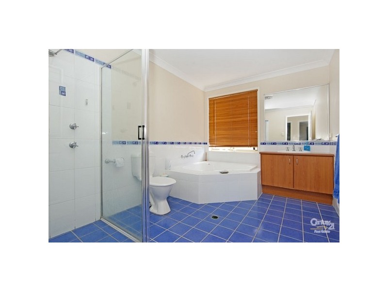 34 Alexander Avenue, Bateau Bay NSW 2261