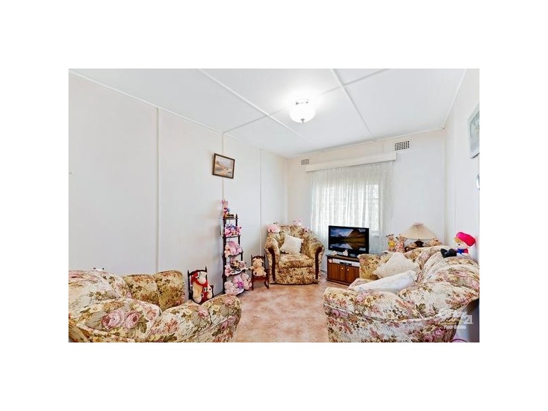 80 Lakedge Avenue, Berkeley Vale NSW 2261