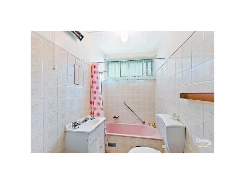 80 Lakedge Avenue, Berkeley Vale NSW 2261