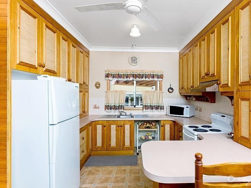 56 Kerry Crescent, Berkeley Vale NSW 2261