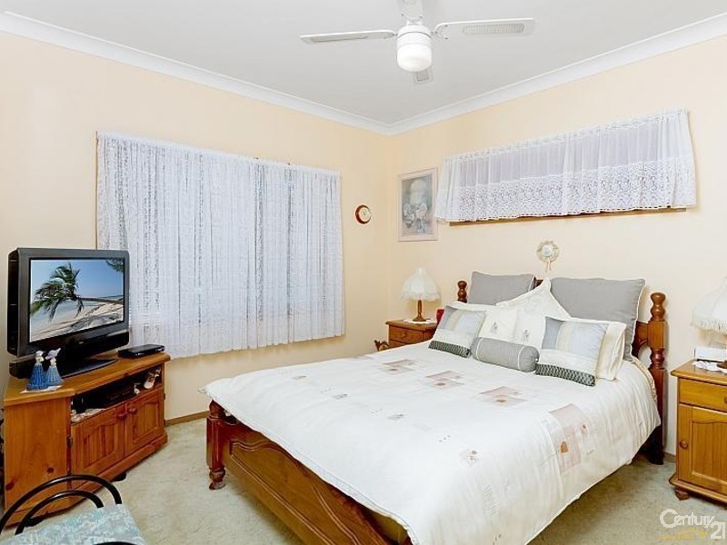 56 Kerry Crescent, Berkeley Vale NSW 2261