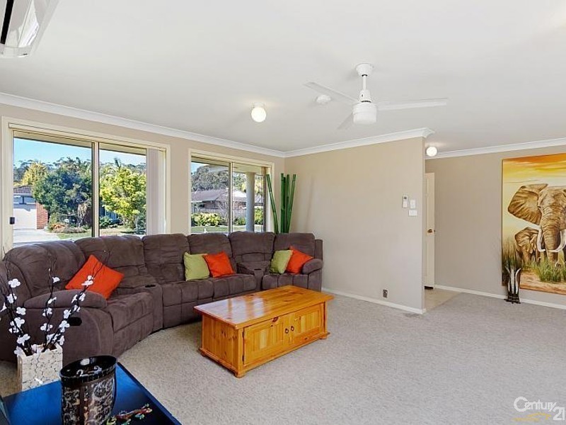 31 Lorraine, Berkeley Vale NSW 2261