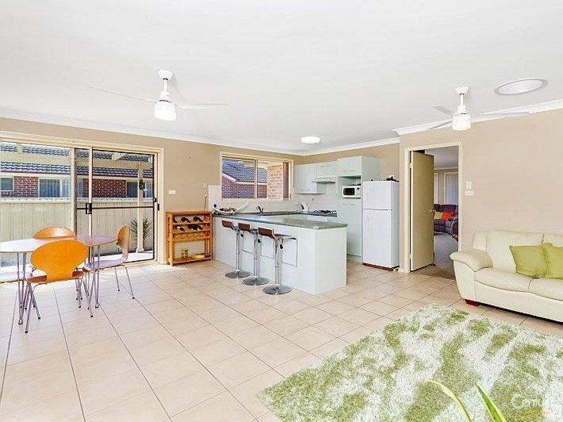 31 Lorraine, Berkeley Vale NSW 2261