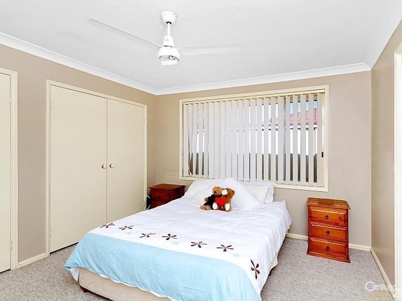 31 Lorraine, Berkeley Vale NSW 2261