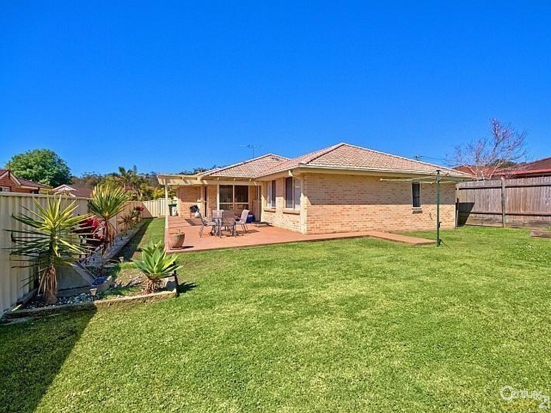31 Lorraine, Berkeley Vale NSW 2261