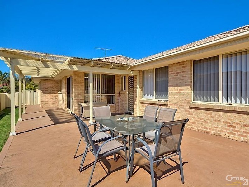 31 Lorraine, Berkeley Vale NSW 2261