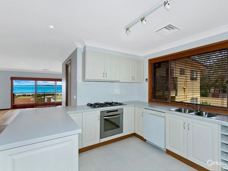 277 Lakedge Avenue, Berkeley Vale NSW 2261