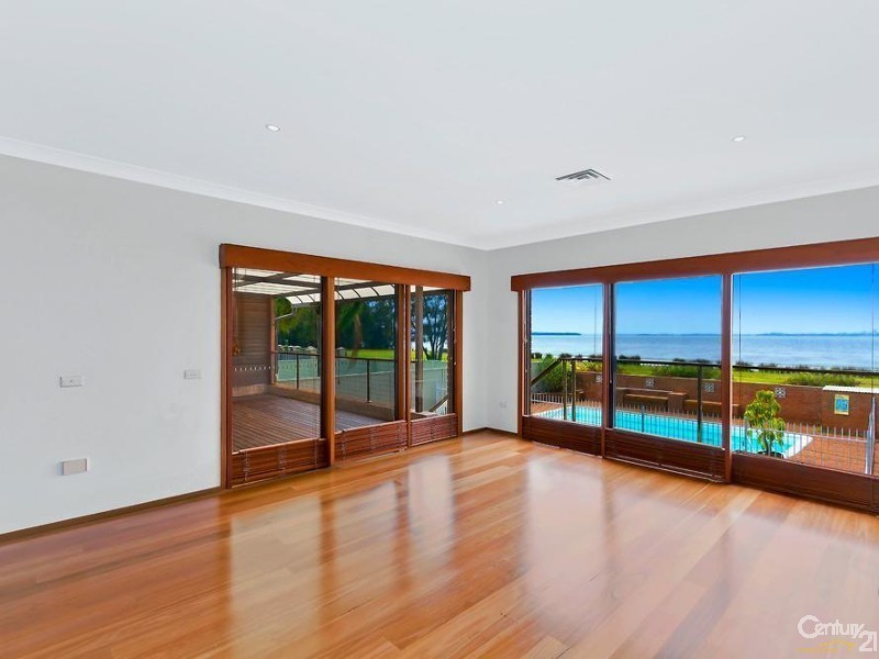 277 Lakedge Avenue, Berkeley Vale NSW 2261