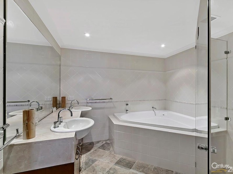 Unit 4/110-112 Ocean Parade, Blue Bay NSW 2261