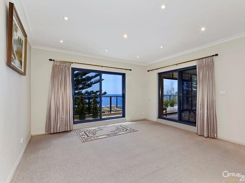 Unit 4/110-112 Ocean Parade, Blue Bay NSW 2261