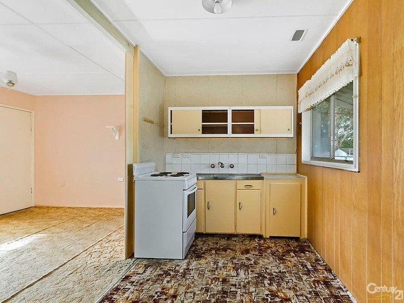 70 Dampier Blvde, Killarney Vale NSW 2261