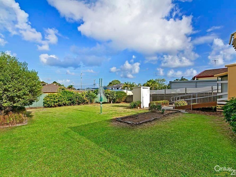 70 Dampier Blvde, Killarney Vale NSW 2261