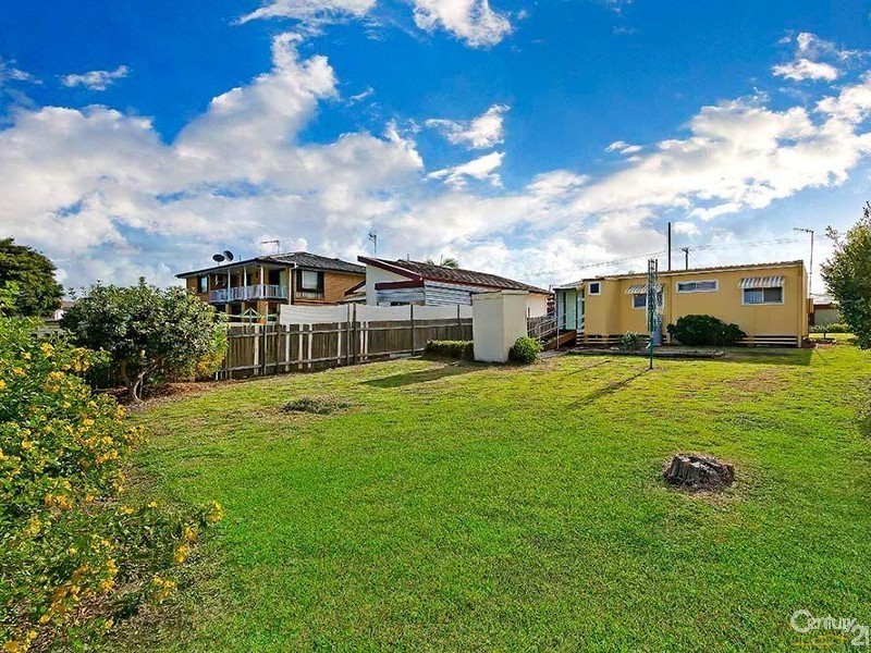 70 Dampier Blvde, Killarney Vale NSW 2261