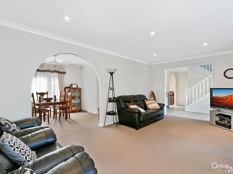 220 Cresthaven Avenue, Bateau Bay NSW 2261