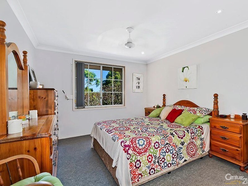 220 Cresthaven Avenue, Bateau Bay NSW 2261