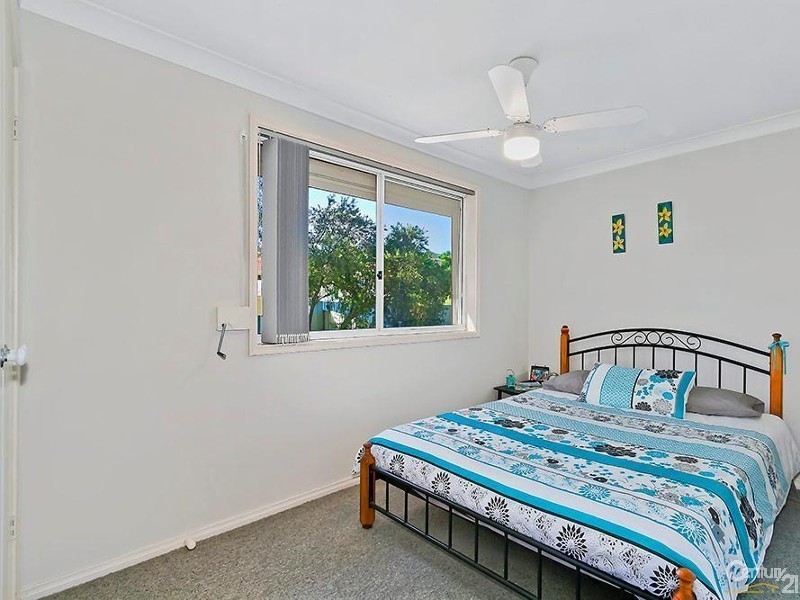 220 Cresthaven Avenue, Bateau Bay NSW 2261