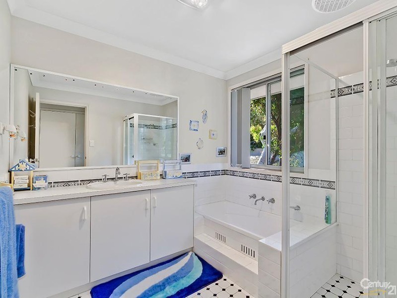 220 Cresthaven Avenue, Bateau Bay NSW 2261